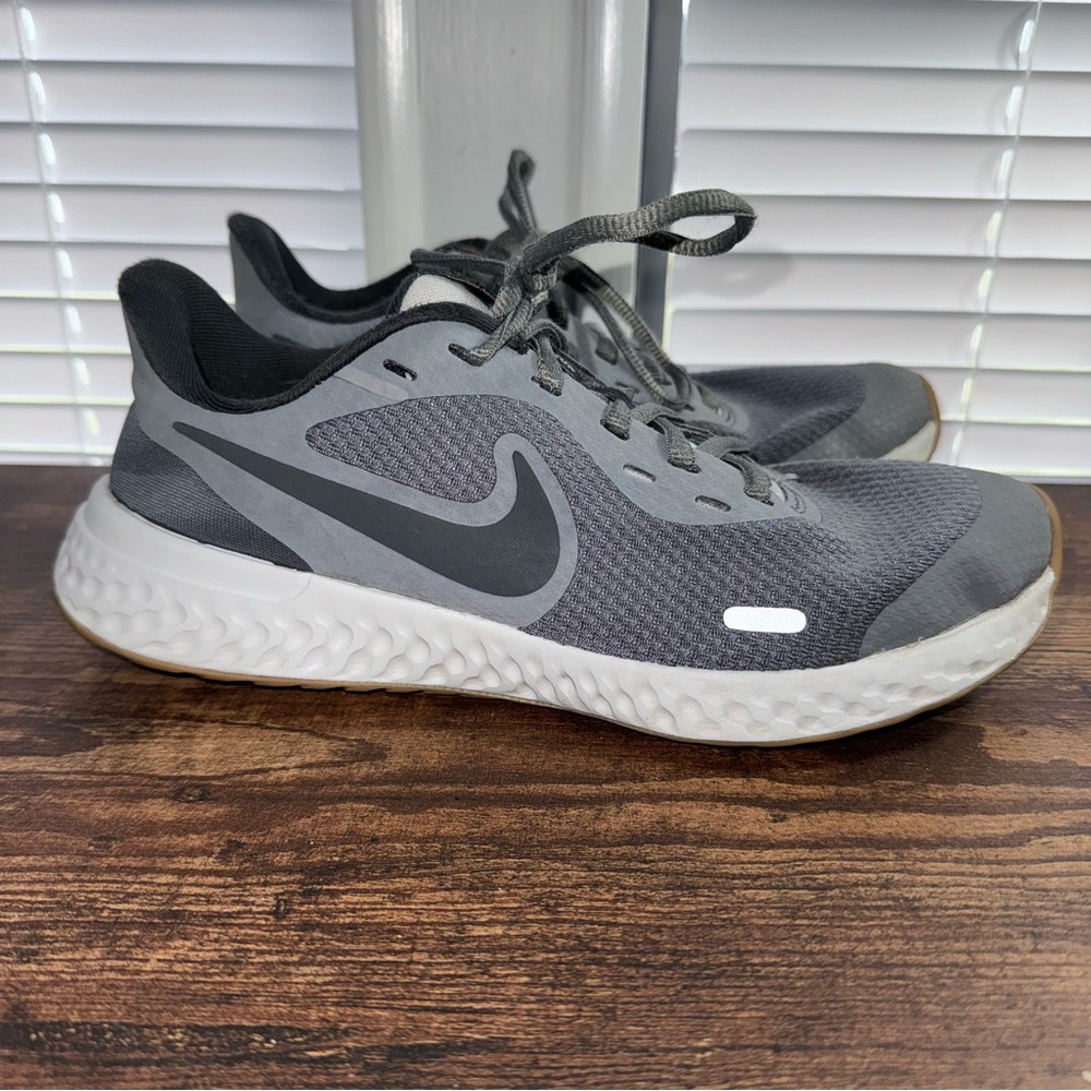 Nike Girls Revolution 5 BQ5671-008 Gray Running Shoes Sneakers Size 5Y